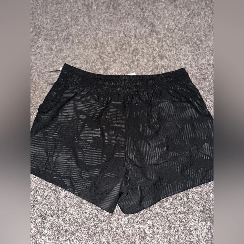 Women’s Marika Athletic Active Running Short Size Large - Picture 8 of 9